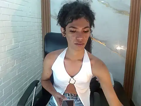 Snapshot of Penelopee_Rouse chatting on 10/31/25, 12:46 Penelopee Rouse online show from 10/31/25, 12:46