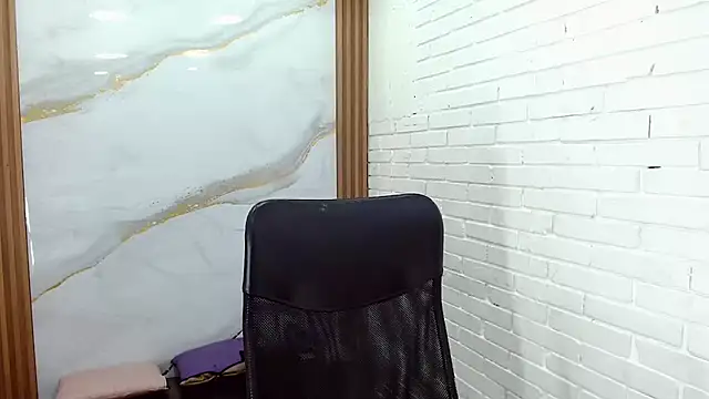 Snapshot of Penelopee_Rouse chatting on 12/14/25, 07:30 Penelopee Rouse online show from 12/14/25, 07:30