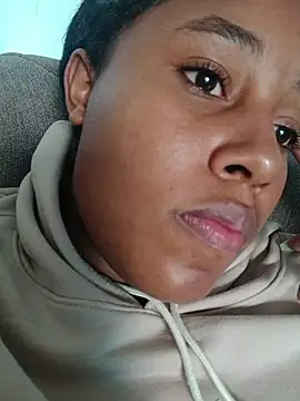 Snapshot of MoniqueMulberry chatting on 10/29/25, 07:13 MoniqueMulberry online show from 10/29/25, 07:13