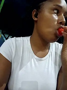 Snapshot of MoniqueMulberry chatting on 12/15/25, 03:56 MoniqueMulberry online show from 12/15/25, 03:56