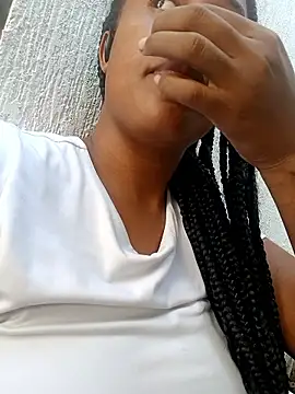 Snapshot of MoniqueMulberry chatting on 12/15/25, 07:09 MoniqueMulberry online show from 12/15/25, 07:09