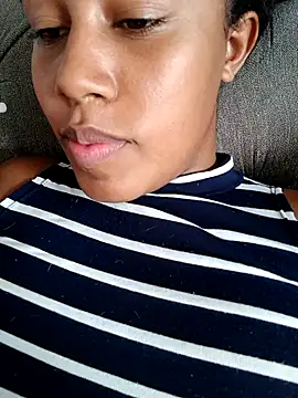 Snapshot of MoniqueMulberry chatting on 11/06/25, 07:18 MoniqueMulberry online show from 11/06/25, 07:18