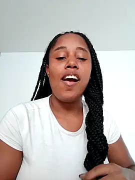 Snapshot of MoniqueMulberry chatting on 12/18/25, 08:56 MoniqueMulberry online show from 12/18/25, 08:56