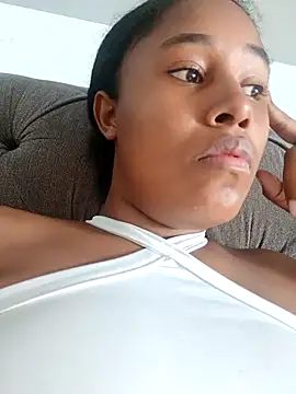 Snapshot of MoniqueMulberry chatting on 11/21/25, 07:13 MoniqueMulberry online show from 11/21/25, 07:13