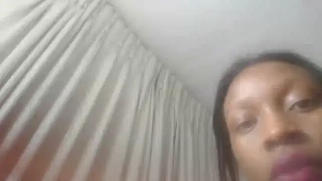 Snapshot of BeautyQueenX22 chatting on 06/09/26, 08:10 BeautyQueenX22 online show from 06/09/26, 08:10