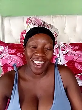 Snapshot of BeautyQueenX22 chatting on 03/12/26, 11:03 BeautyQueenX22 online show from 03/12/26, 11:03