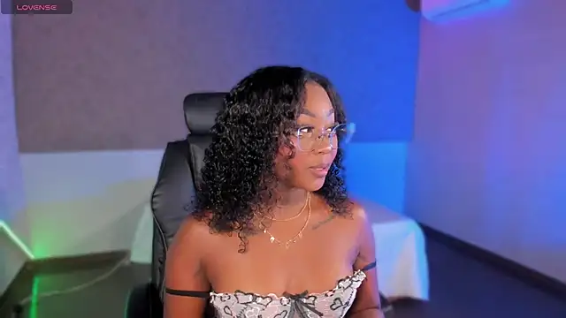 Snapshot of Kishalove_ chatting on 10/13/25, 10:39 Kishalove online show from 10/13/25, 10:39