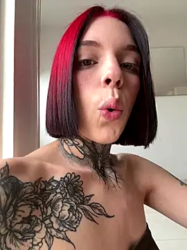 Snapshot of Meganreed_ chatting on 12/22/25, 10:32 Meganreed online show from 12/22/25, 10:32