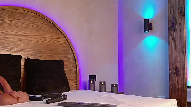 Meganreed  online show from 12/18/25, 04:11