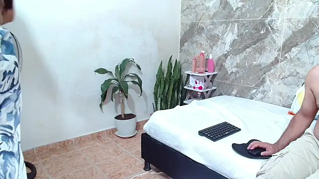 Snapshot of smitdleds1130 chatting on 10/05/25, 08:43 smitdleds1130 online show from 10/05/25, 08:43