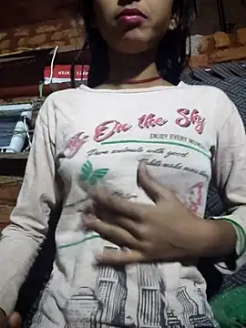 Snapshot of Yatiksha_Beby chatting on 12/16/25, 01:48 Yatiksha Beby online show from 12/16/25, 01:48