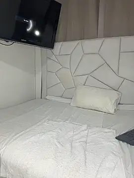 Paulaboterom online show from 10/24/25, 04:50