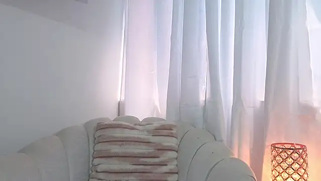 Snapshot of Paulaboterom chatting on 07/17/26, 02:14 Paulaboterom online show from 07/17/26, 02:14