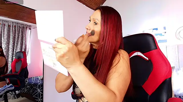 Naomi Redd online show from 11/04/25, 07:39