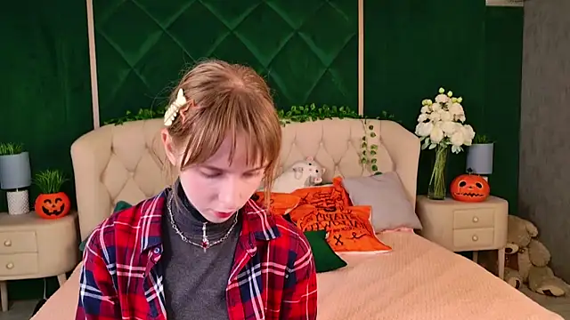 Beverly Gomes online show from 10/21/25, 03:33