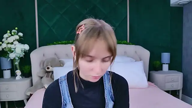 Beverly Gomes online show from 12/16/25, 03:27