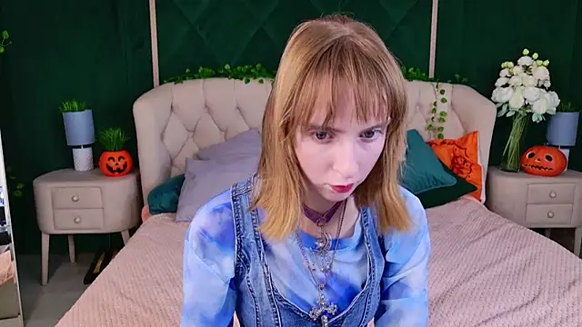 Beverly Gomes online show from 10/24/25, 04:06