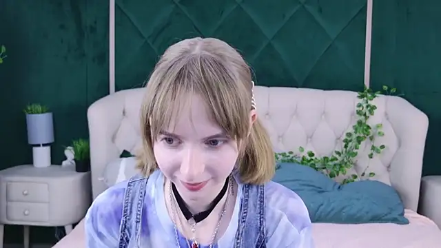 Beverly Gomes online show from 11/08/25, 04:21