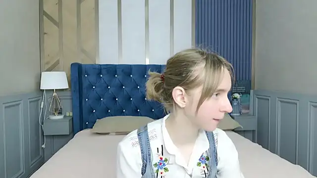 Snapshot of Beverly_Gomes chatting on 09/11/25, 06:02 Beverly Gomes online show from 09/11/25, 06:02