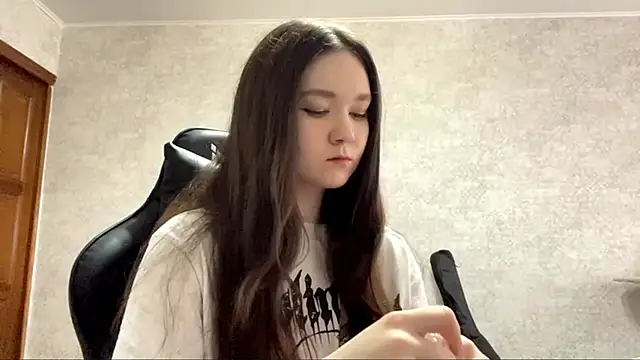 Snapshot of Pikmigirl18 chatting on 09/28/25, 11:50 Pikmigirl18 online show from 09/28/25, 11:50