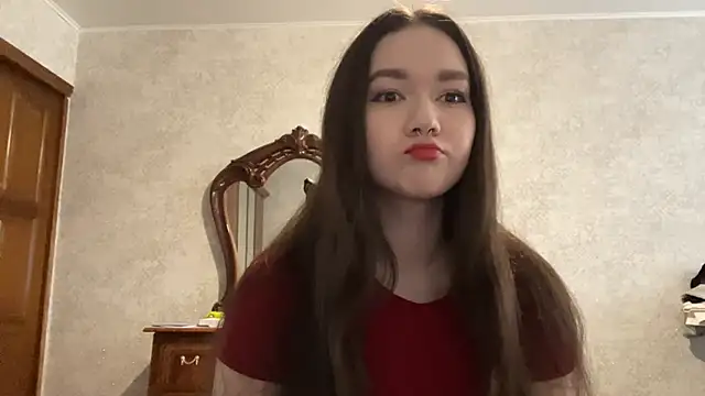 Snapshot of Pikmigirl18 chatting on 09/15/25, 01:11 Pikmigirl18 online show from 09/15/25, 01:11