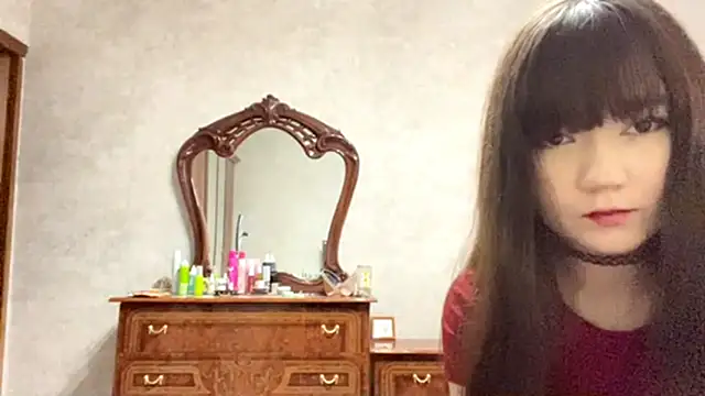 Snapshot of Pikmigirl18 chatting on 10/14/25, 11:00 Pikmigirl18 online show from 10/14/25, 11:00