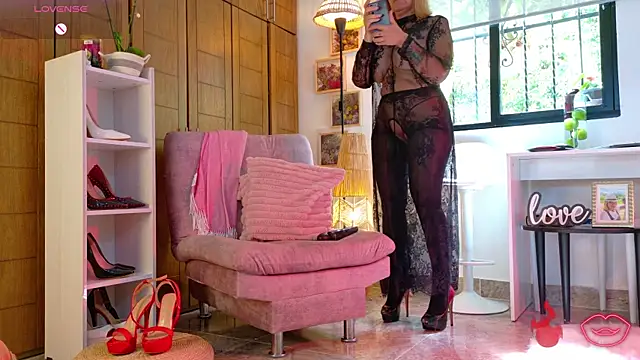Snapshot of mrs_edha chatting on 07/17/26, 02:14 mrs edha online show from 07/17/26, 02:14