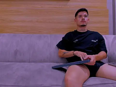 Snapshot of junior_friendss chatting on 12/05/25, 02:21 junior friendss online show from 12/05/25, 02:21