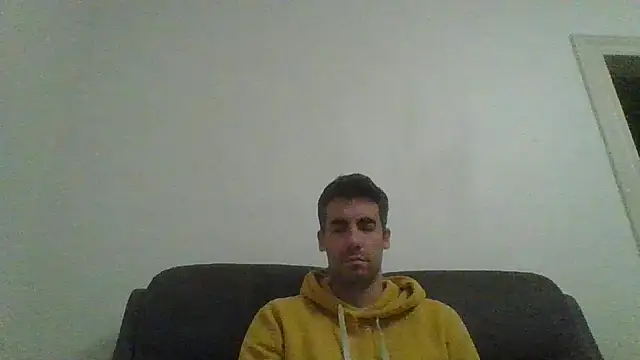 Snapshot of JulioIsHere4you chatting on 10/05/25, 01:29 JulioIsHere4you online show from 10/05/25, 01:29