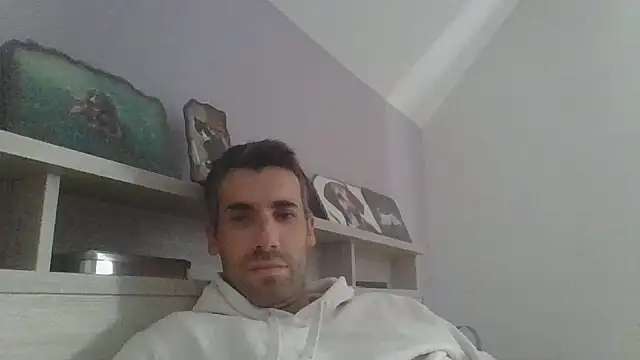 JulioIsHere4you online show from 05/15/26, 08:56