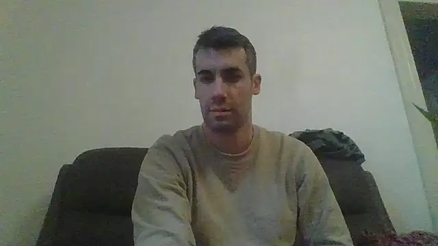 JulioIsHere4you online show from 12/18/25, 07:57