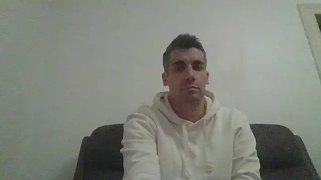 Snapshot of JulioIsHere4you chatting on 10/14/25, 10:09 JulioIsHere4you online show from 10/14/25, 10:09