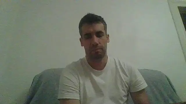 Snapshot of JulioIsHere4you chatting on 10/25/25, 02:22 JulioIsHere4you online show from 10/25/25, 02:22