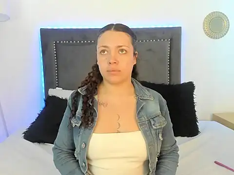 Snapshot of RubyStrong chatting on 04/14/26, 07:19 RubyStrong online show from 04/14/26, 07:19