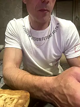 Snapshot of ruberofre chatting on 10/01/25, 10:13 ruberofre online show from 10/01/25, 10:13