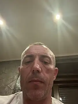 Snapshot of ruberofre chatting on 10/15/25, 11:57 ruberofre online show from 10/15/25, 11:57