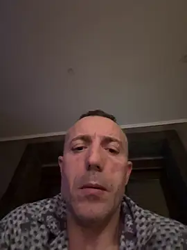 Snapshot of ruberofre chatting on 12/21/25, 02:24 ruberofre online show from 12/21/25, 02:24