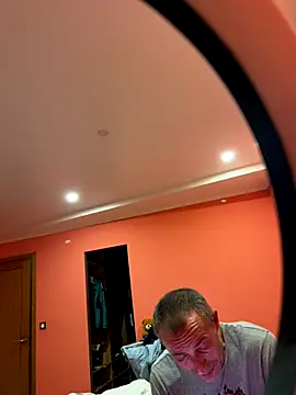 Snapshot of ruberofre chatting on 09/24/25, 10:05 ruberofre online show from 09/24/25, 10:05