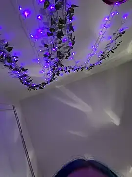 Snapshot of LaylaKutiex chatting on 04/14/26, 12:37 LaylaKutiex online show from 04/14/26, 12:37