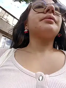 Bella Sumers online show from 05/14/26, 06:27