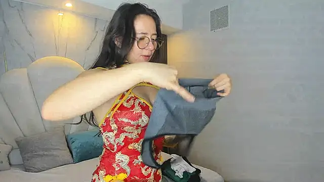 Snapshot of Bella_Sumers chatting on 06/30/26, 03:34 Bella Sumers online show from 06/30/26, 03:34