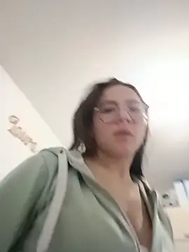 Bella Sumers online show from 05/18/26, 02:01
