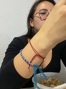 Bella Sumers online show from 05/15/26, 06:17
