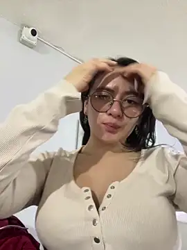 Bella Sumers online show from 04/15/26, 06:23