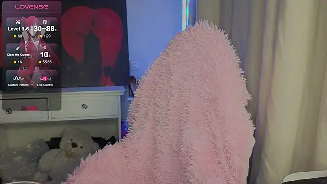 hornyprincess19 online show from 10/31/25, 10:23