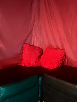 Dark chanel online show from 10/25/25, 04:44