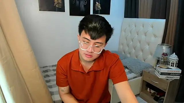 Snapshot of KentAivan chatting on 10/17/25, 04:53 KentAivan online show from 10/17/25, 04:53