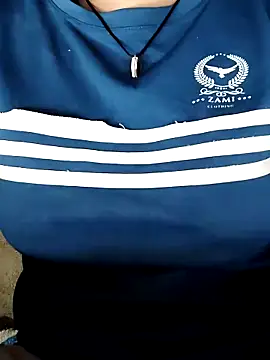 Snapshot of Janvi_Jaitly chatting on 10/28/25, 02:38 Janvi Jaitly online show from 10/28/25, 02:38