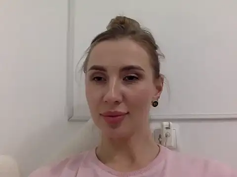 Snapshot of Alveryn chatting on 10/31/25, 06:37 Alveryn online show from 10/31/25, 06:37