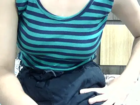 Snapshot of SEXYGUDIYA chatting on 09/26/25, 05:31 SEXYGUDIYA online show from 09/26/25, 05:31